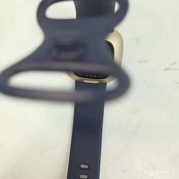 Fitbit Versa 3 Health and Fitness Smartwatch with GPS Soft Gold Athletic Gym - Picture 9 of 12
